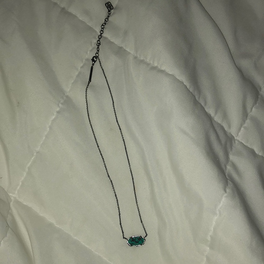 Kendra Scott necklace